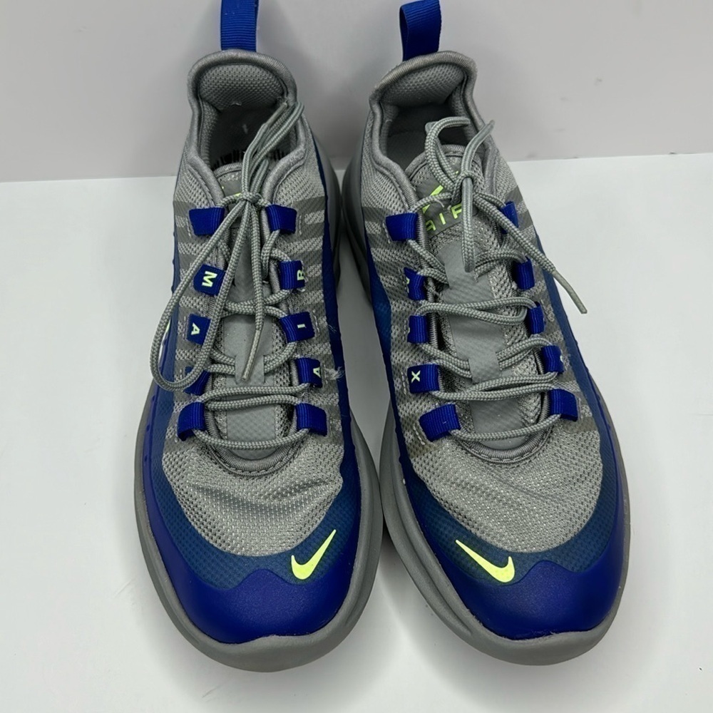 Nike Air Max Axis Grey/Blue Youth 6Y Pre-Owned.
